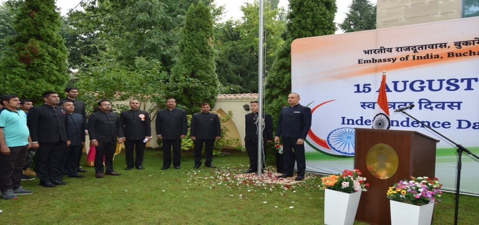 On the occasion of the 76th Independence Day of India, Ambassador Rahul Shrivastava hoisted the National Flag at the Embassy of India, Bucharest.